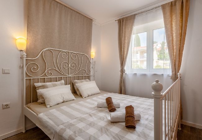 Appartement à Njivice - Appartement dans Njivice avec vue mer, Balcon, Climatisation, WIFI (4930-1) Appartement à Njivice - Appartement dans Njivice avec vue mer, Balcon, Climatisation, WIFI (4930-1)