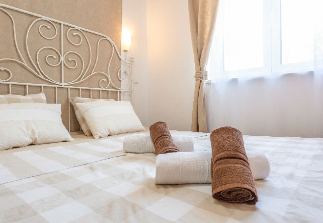 Appartement à Njivice - Appartement dans Njivice avec vue mer, Balcon, Climatisation, WIFI (4930-1) Appartement à Njivice - Appartement dans Njivice avec vue mer, Balcon, Climatisation, WIFI (4930-1)