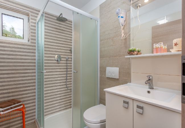 Appartement à Njivice - Appartement dans Njivice avec vue mer, Balcon, Climatisation, WIFI (4930-1) Appartement à Njivice - Appartement dans Njivice avec vue mer, Balcon, Climatisation, WIFI (4930-1)