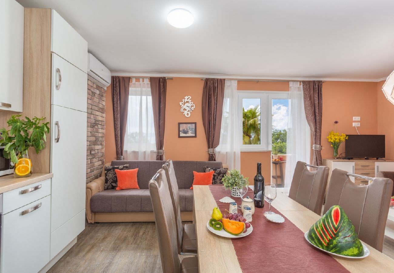 Appartement à Njivice - Appartement dans Njivice avec vue mer, Balcon, Climatisation, WIFI (4930-1)