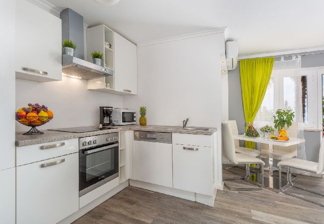 Appartement à Njivice - Appartement dans Njivice avec vue mer, Balcon, Climatisation, WIFI (4930-2) Appartement à Njivice - Appartement dans Njivice avec vue mer, Balcon, Climatisation, WIFI (4930-2)