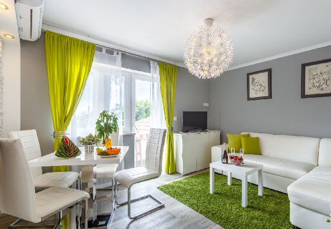 Appartement à Njivice - Appartement dans Njivice avec vue mer, Balcon, Climatisation, WIFI (4930-2) Appartement à Njivice - Appartement dans Njivice avec vue mer, Balcon, Climatisation, WIFI (4930-2)