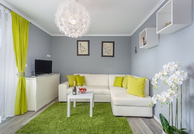 Appartement à Njivice - Appartement dans Njivice avec vue mer, Balcon, Climatisation, WIFI (4930-2) Appartement à Njivice - Appartement dans Njivice avec vue mer, Balcon, Climatisation, WIFI (4930-2)