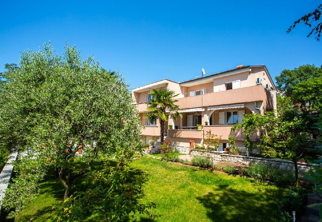 Appartement à Njivice - Appartement dans Njivice avec vue mer, Balcon, Climatisation, WIFI (4930-2) Appartement à Njivice - Appartement dans Njivice avec vue mer, Balcon, Climatisation, WIFI (4930-2)