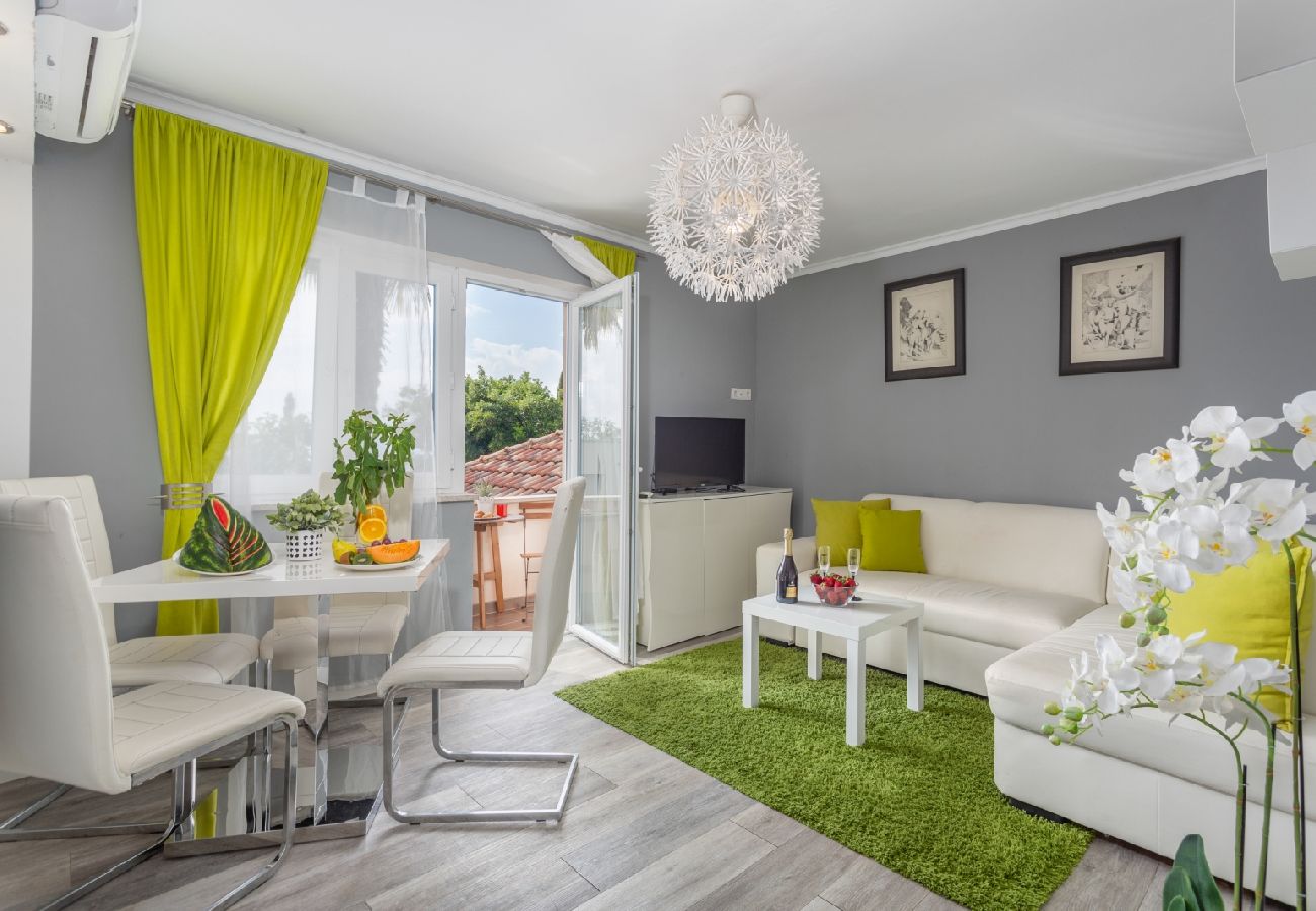 Appartement à Njivice - Appartement dans Njivice avec vue mer, Balcon, Climatisation, WIFI (4930-2)