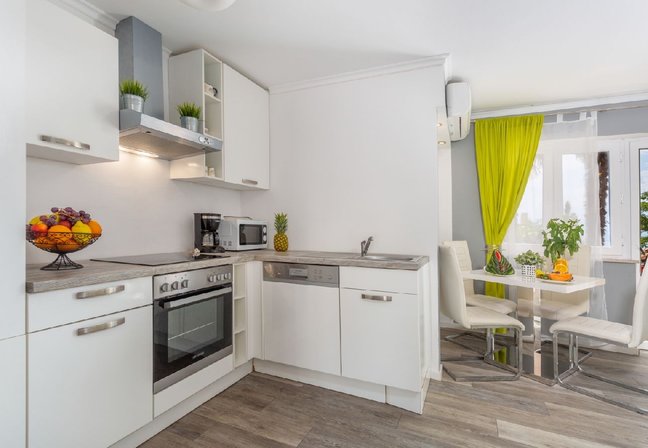 Appartement à Njivice - Appartement dans Njivice avec vue mer, Balcon, Climatisation, WIFI (4930-2)