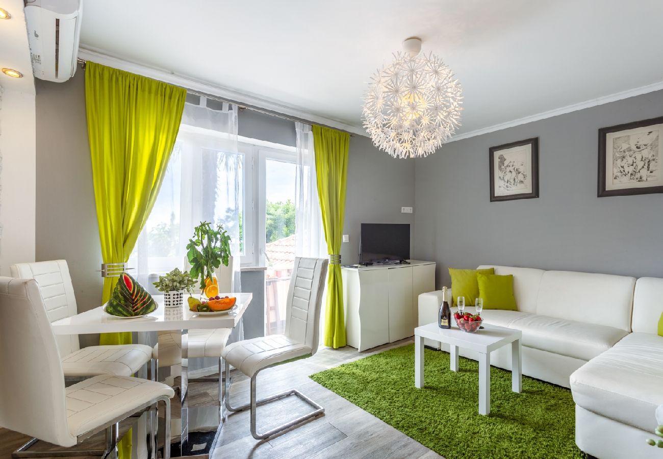 Appartement à Njivice - Appartement dans Njivice avec vue mer, Balcon, Climatisation, WIFI (4930-2)