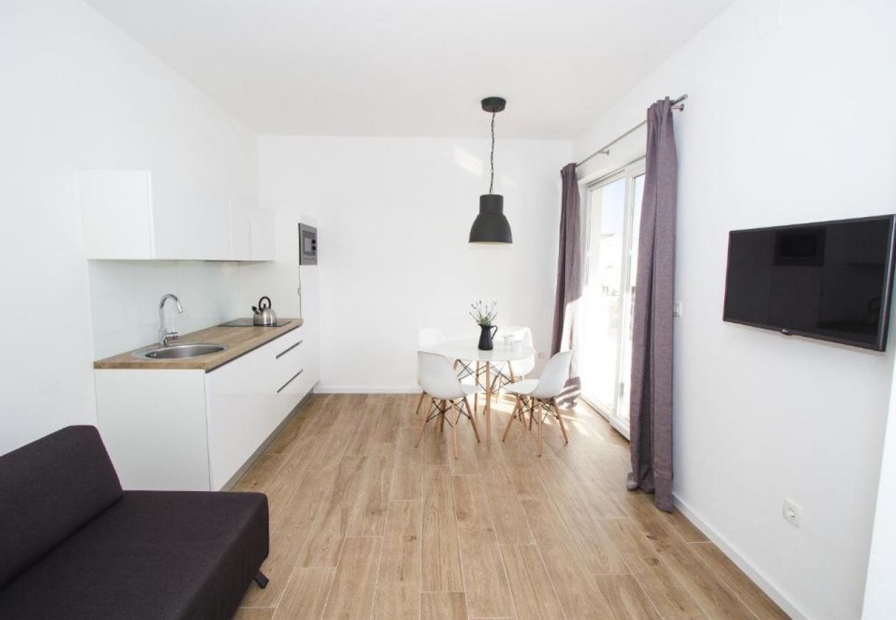 Appartement à Vodice - Appartement dans Vodice avec terrasse, Climatisation, WIFI, Lave-vaisselle (4932-4)