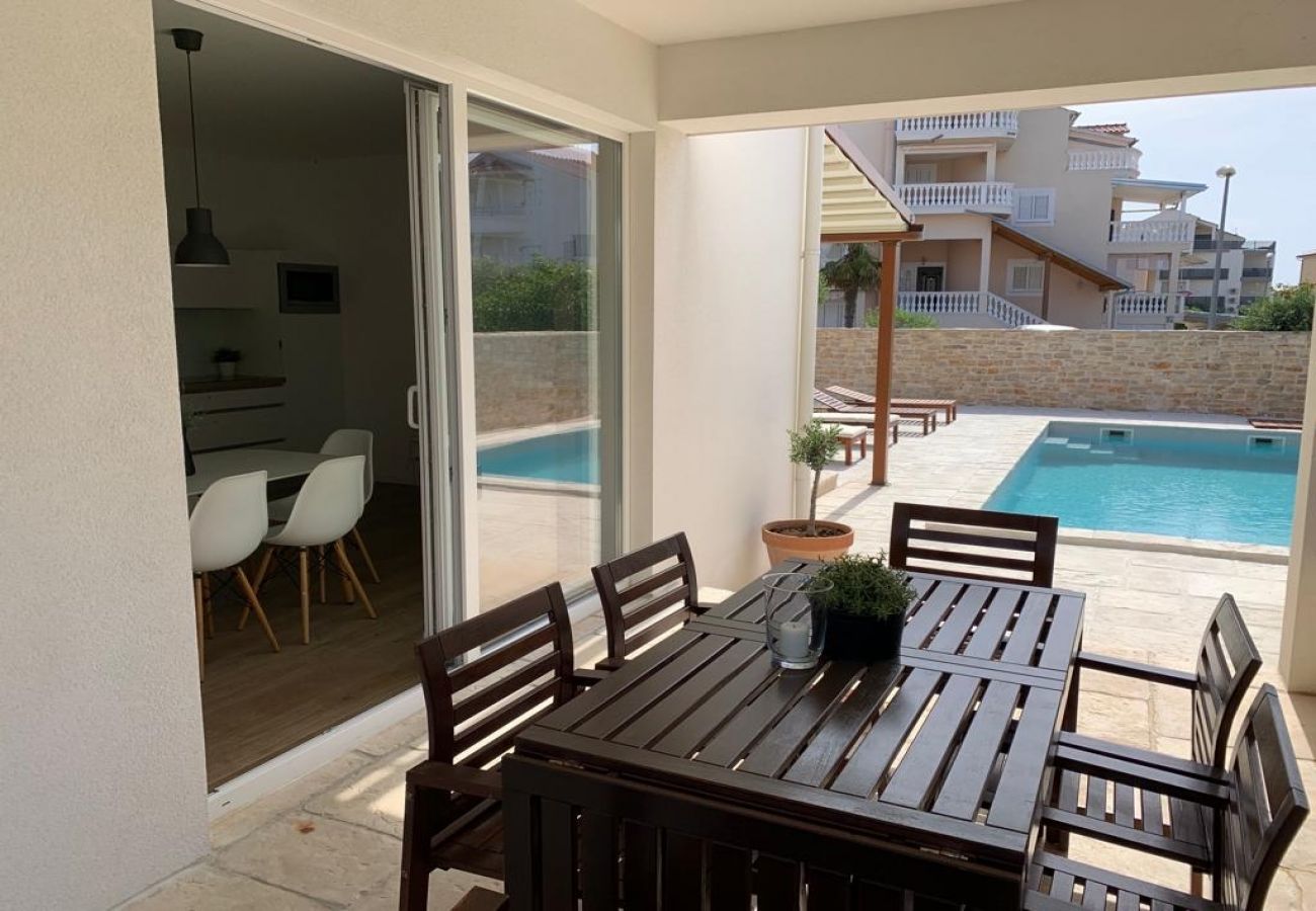 Appartement à Vodice - Appartement dans Vodice avec terrasse, Climatisation, WIFI, Lave-vaisselle (4932-3)