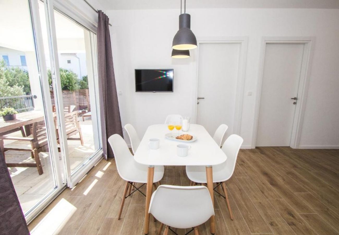 Appartement à Vodice - Appartement dans Vodice avec terrasse, Climatisation, WIFI, Lave-vaisselle (4932-3)