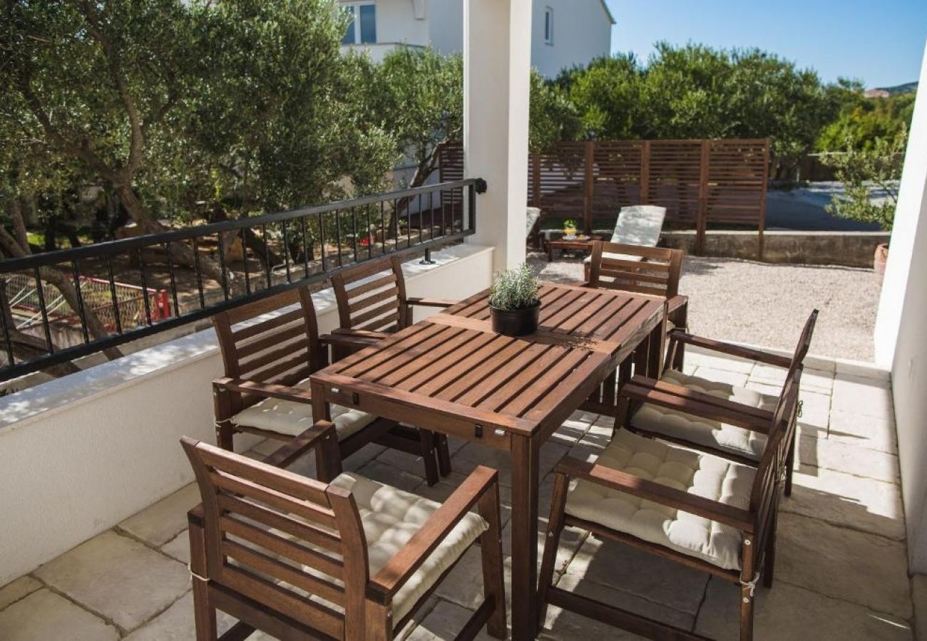 Appartement à Vodice - Appartement dans Vodice avec terrasse, Climatisation, WIFI, Lave-vaisselle (4932-3)