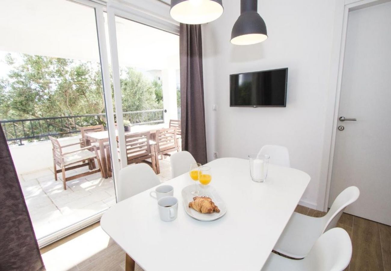 Appartement à Vodice - Appartement dans Vodice avec terrasse, Climatisation, WIFI, Lave-vaisselle (4932-3)