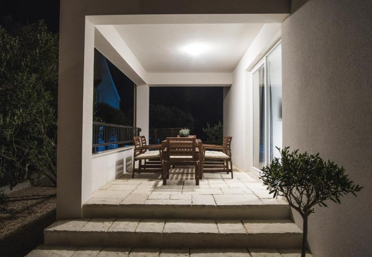 Appartement à Vodice - Appartement dans Vodice avec terrasse, Climatisation, WIFI, Lave-vaisselle (4932-3)