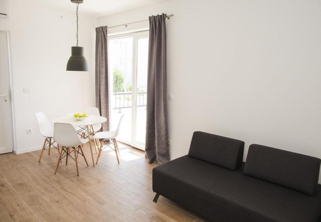 Appartement à Vodice - Appartement dans Vodice avec terrasse, Climatisation, WIFI, Lave-vaisselle (4932-1)