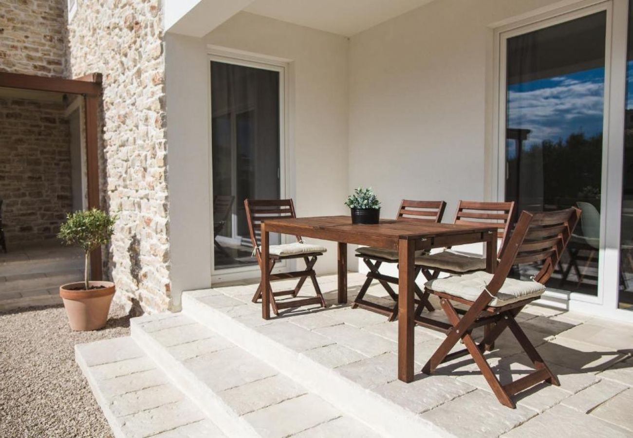 Appartement à Vodice - Appartement dans Vodice avec terrasse, Climatisation, WIFI, Lave-vaisselle (4932-1)