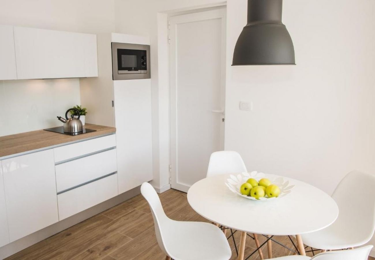 Appartement à Vodice - Appartement dans Vodice avec terrasse, Climatisation, WIFI, Lave-vaisselle (4932-1)