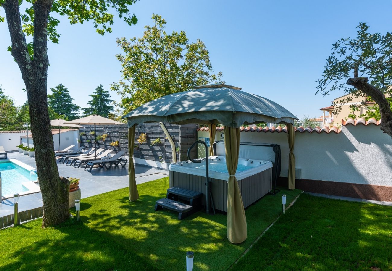 Maison à Porec - Maison de vacances dans Poreč avec Balcon, Climatisation, WIFI, Machine à laver (4928-2)