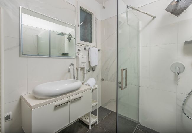 Appartement à Porec - Appartement dans Poreč avec terrasse, Climatisation, WIFI, Machine à laver (4928-8) Appartement à Porec - Appartement dans Poreč avec terrasse, Climatisation, WIFI, Machine à laver (4928-8)