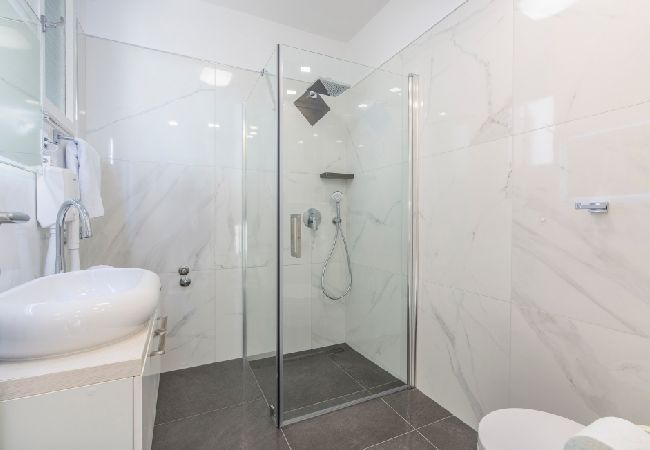 Appartement à Porec - Appartement dans Poreč avec terrasse, Climatisation, WIFI, Machine à laver (4928-8) Appartement à Porec - Appartement dans Poreč avec terrasse, Climatisation, WIFI, Machine à laver (4928-8)