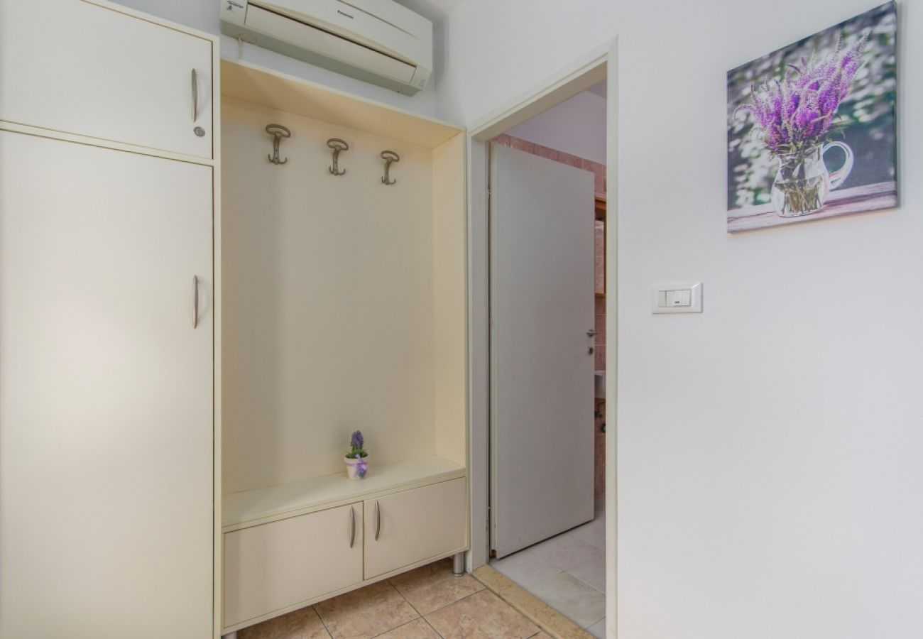 Appartement à Porec - Appartement dans Poreč avec terrasse, Climatisation, WIFI, Machine à laver (4928-8)