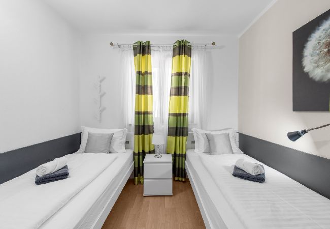 Maison à Porec - Maison de vacances dans Poreč avec terrasse, Climatisation, WIFI, Machine à laver (4928-11) Maison à Porec - Maison de vacances dans Poreč avec terrasse, Climatisation, WIFI, Machine à laver (4928-11)