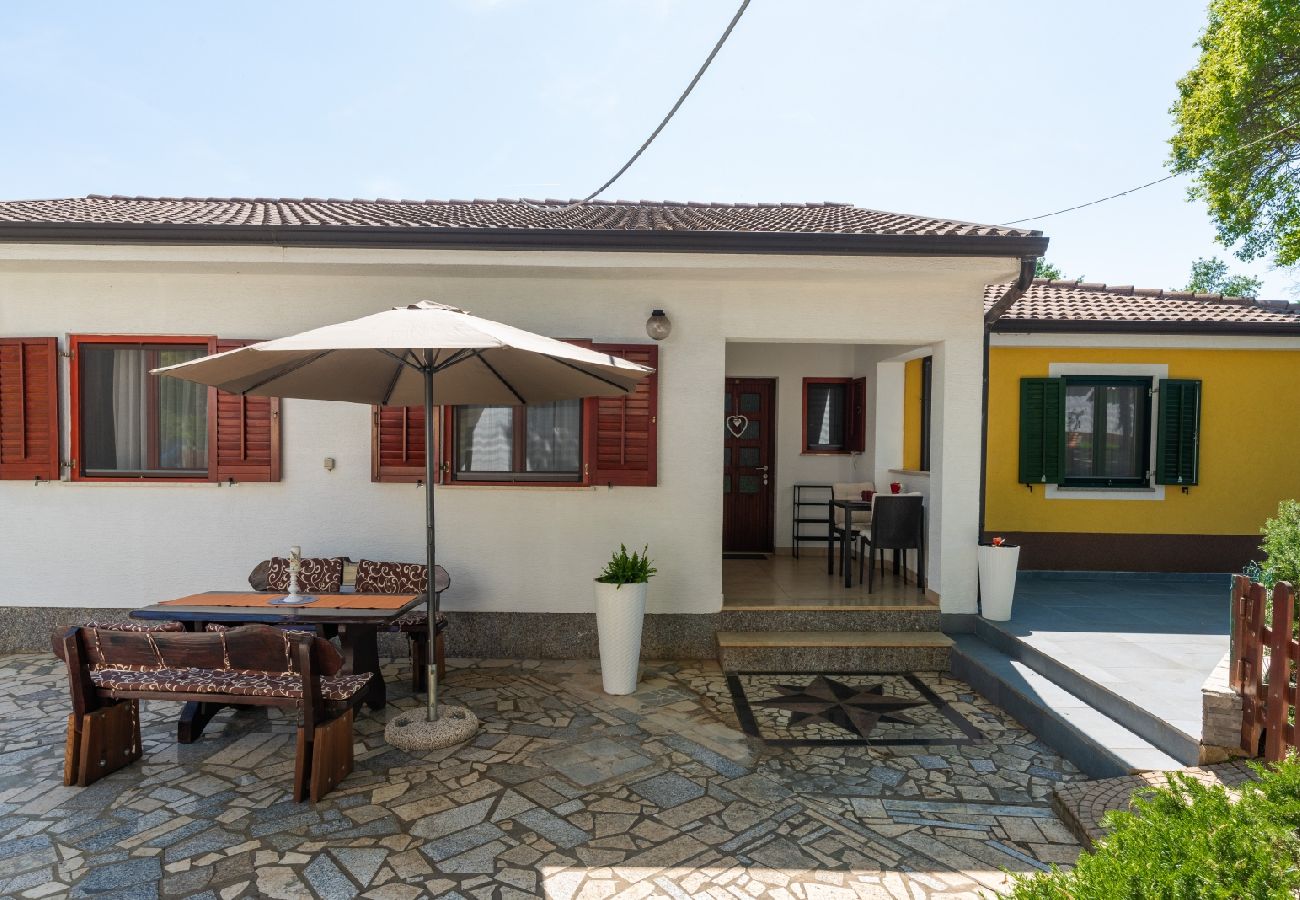 Maison à Porec - Maison de vacances dans Poreč avec terrasse, Climatisation, WIFI, Machine à laver (4928-11)