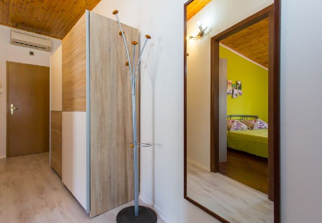 Appartement à Porec - Appartement dans Poreč avec terrasse, Climatisation, WIFI, Lave-vaisselle (4928-4) Appartement à Porec - Appartement dans Poreč avec terrasse, Climatisation, WIFI, Lave-vaisselle (4928-4)