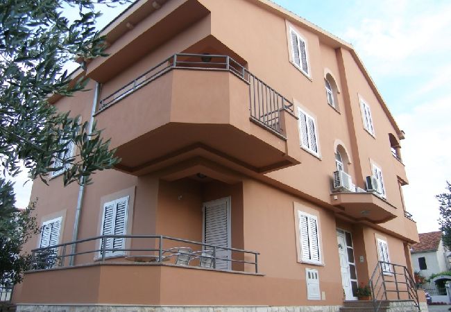 Appartement à Sukošan - Appartement dans Sukošan avec Balcon, Climatisation, WIFI (4941-4) Appartement à Sukošan - Appartement dans Sukošan avec Balcon, Climatisation, WIFI (4941-4)