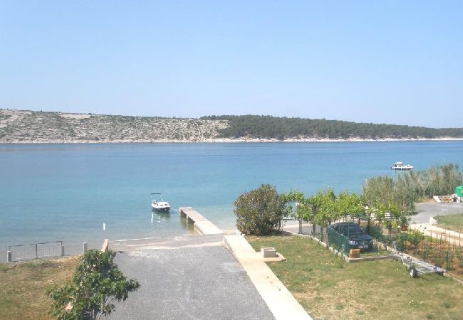 Appartement à Rab - Appartement dans Barbat avec vue mer, Climatisation, WIFI, Machine à laver (4956-1) Appartement à Rab - Appartement dans Barbat avec vue mer, Climatisation, WIFI, Machine à laver (4956-1)