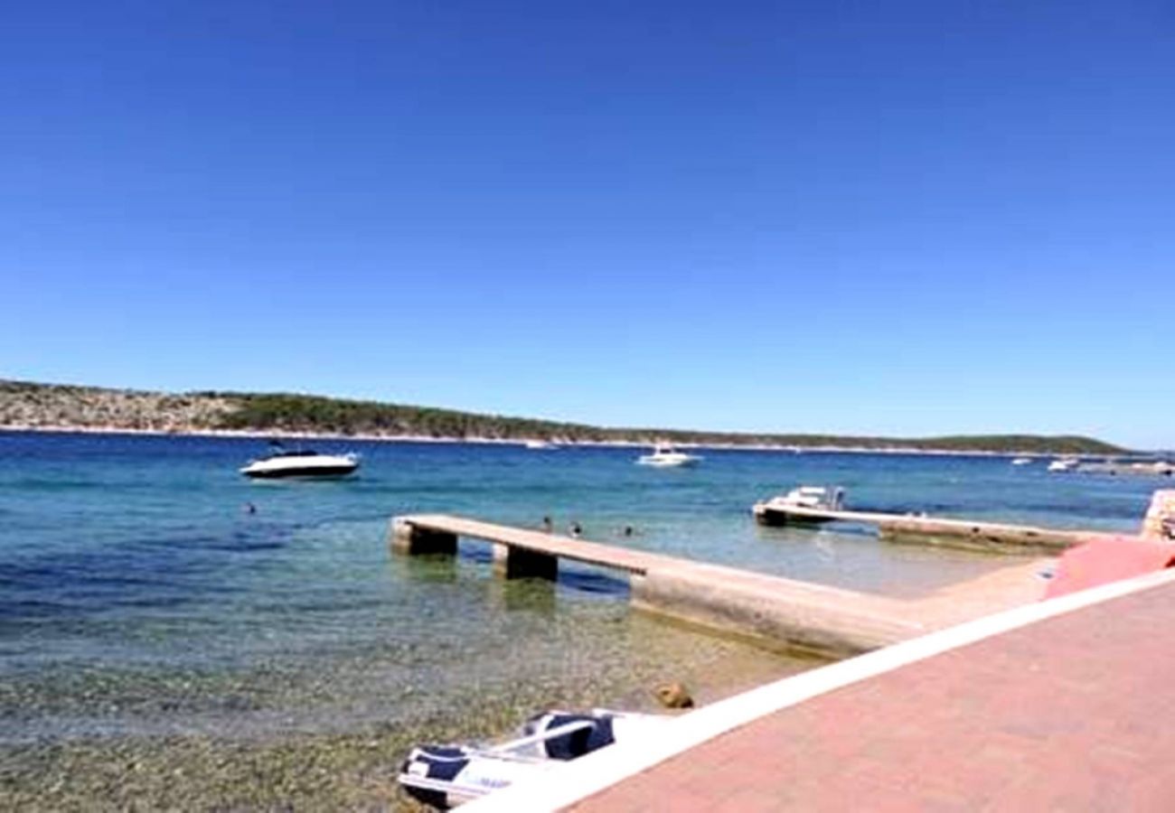 Appartement à Rab - Appartement dans Barbat avec vue mer, Climatisation, WIFI, Machine à laver (4956-1)