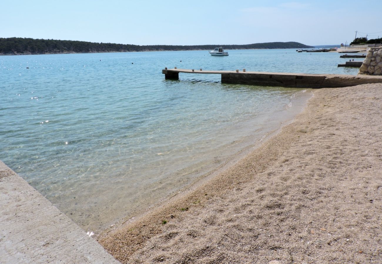 Appartement à Rab - Appartement dans Barbat avec vue mer, Climatisation, WIFI, Machine à laver (4956-1)