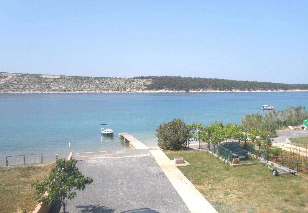 Appartement à Rab - Appartement dans Barbat avec vue mer, Climatisation, WIFI, Machine à laver (4956-1)