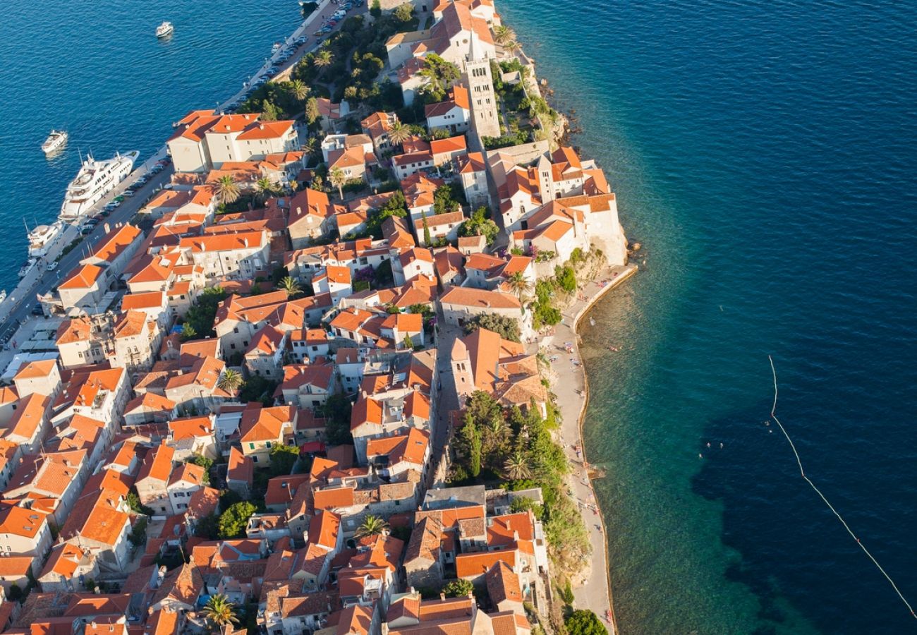 Appartement à Rab - Appartement dans Barbat avec vue mer, Climatisation, WIFI, Machine à laver (4956-1)