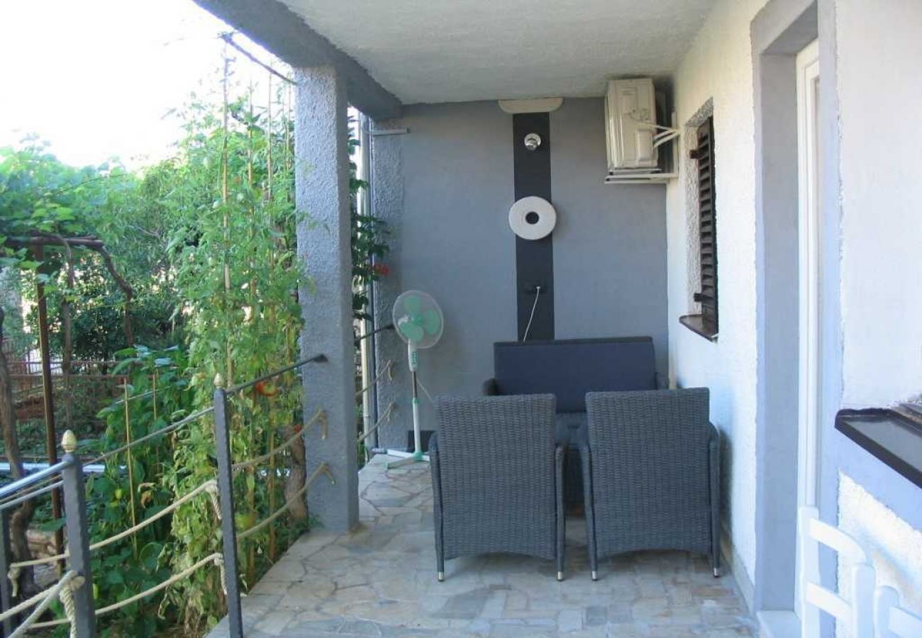 Appartement à Fažana - Appartement dans Fažana avec terrasse, Climatisation, WIFI, Machine à laver (4957-1)