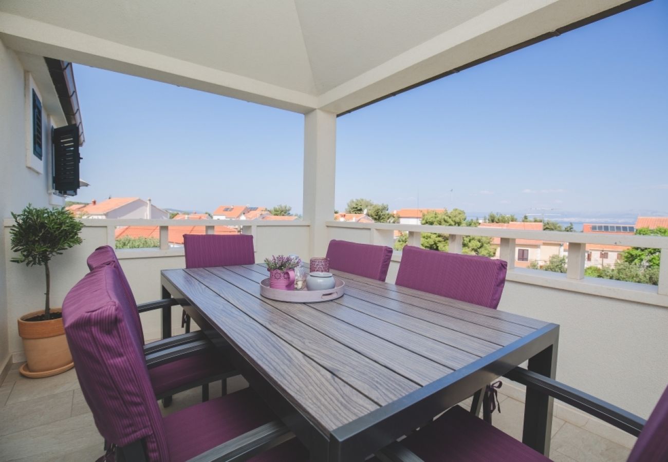 Appartement à Supetar - Appartement dans Supetar avec vue mer, Balcon, Climatisation, WIFI (4998-1)