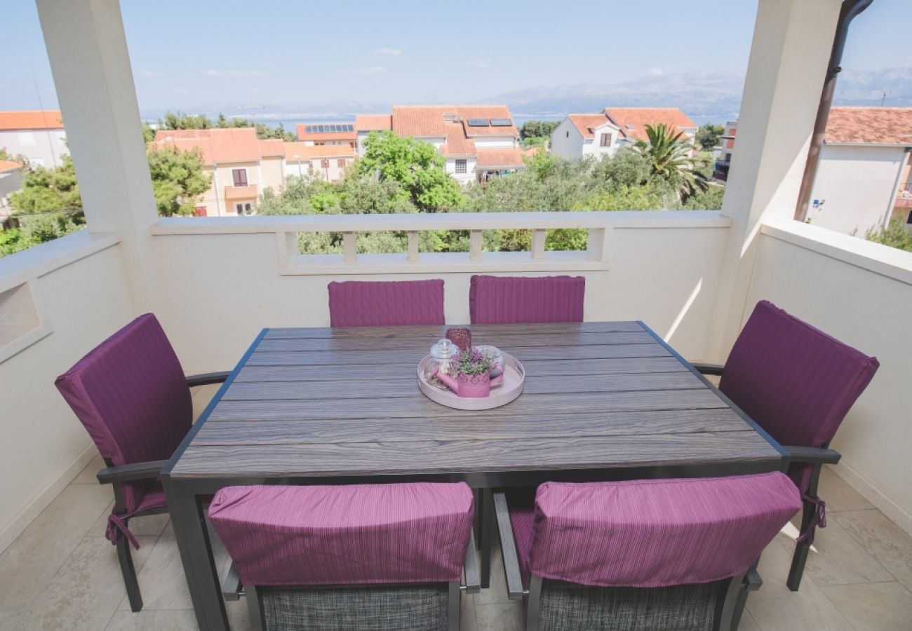 Appartement à Supetar - Appartement dans Supetar avec vue mer, Balcon, Climatisation, WIFI (4998-1)