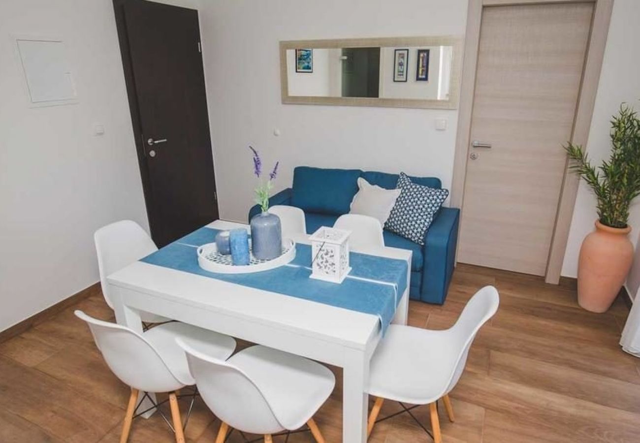 Appartement à Supetar - Appartement dans Supetar avec vue mer, Balcon, Climatisation, WIFI (4998-2)