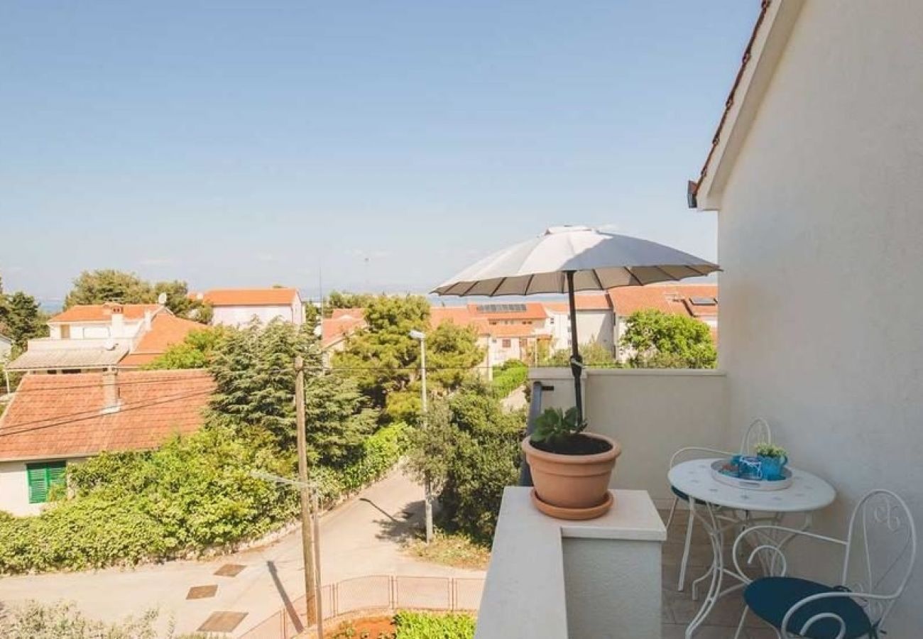 Appartement à Supetar - Appartement dans Supetar avec vue mer, Balcon, Climatisation, WIFI (4998-2)