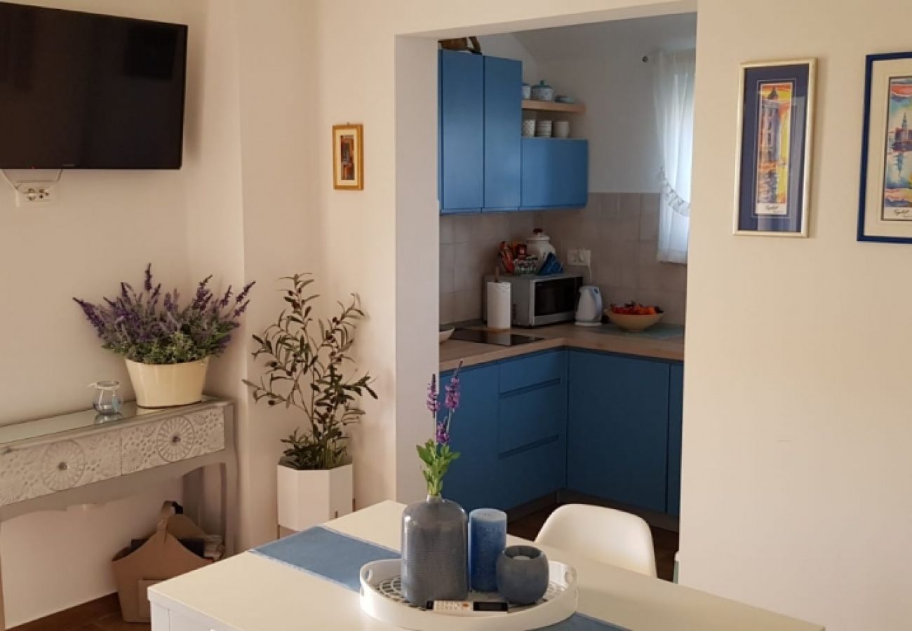 Appartement à Supetar - Appartement dans Supetar avec vue mer, Balcon, Climatisation, WIFI (4998-2)