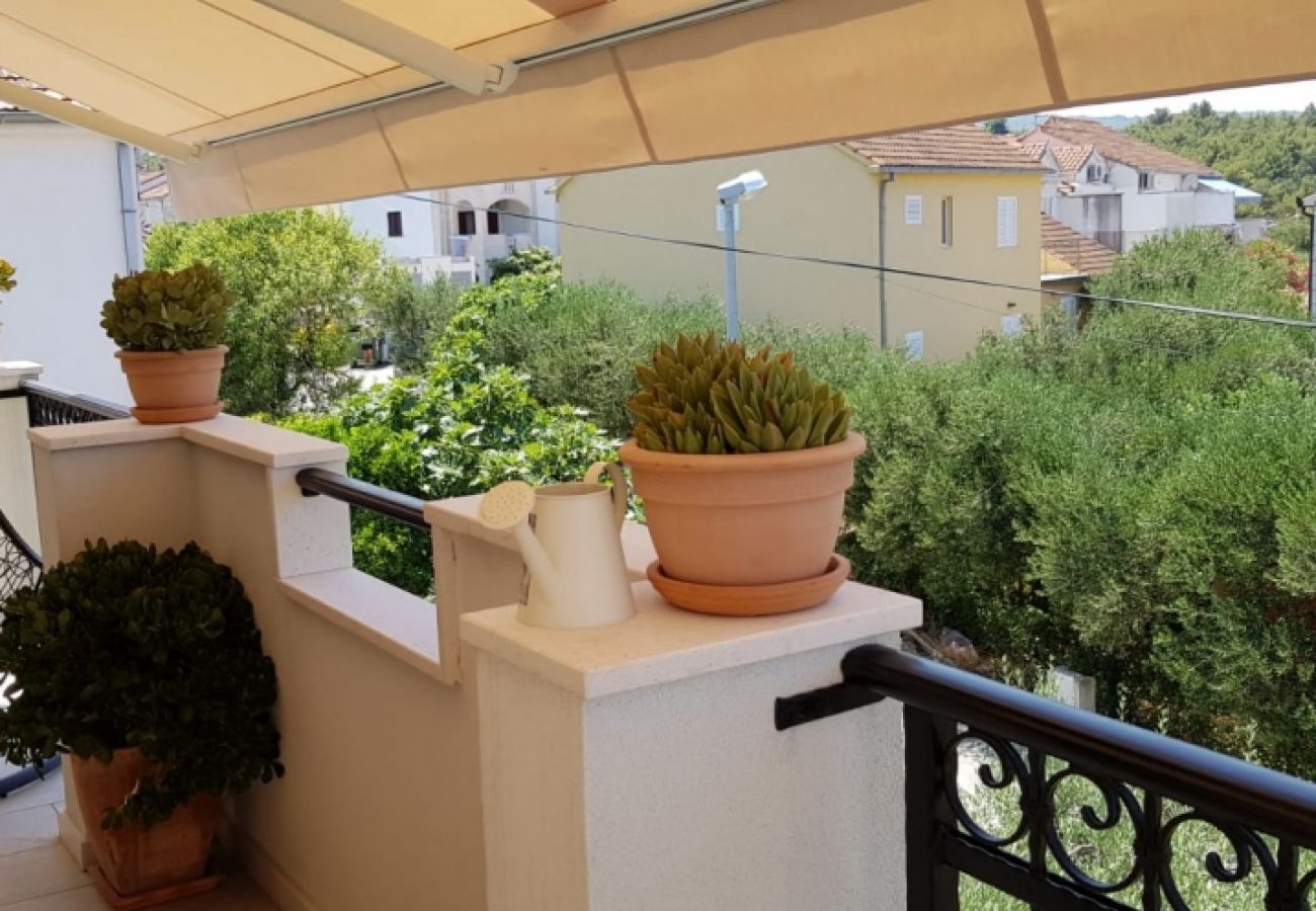 Appartement à Supetar - Appartement dans Supetar avec vue mer, Balcon, Climatisation, WIFI (4998-2)