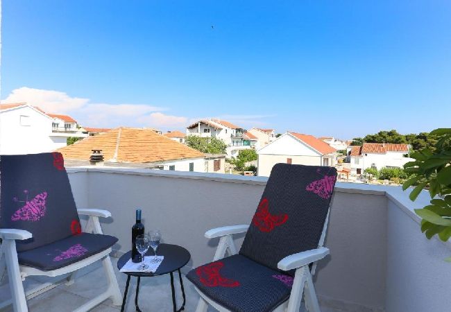 Appartement à Tribunj - Appartement dans Tribunj avec vue mer, Balcon, Climatisation, WIFI (4953-4) Appartement à Tribunj - Appartement dans Tribunj avec vue mer, Balcon, Climatisation, WIFI (4953-4)