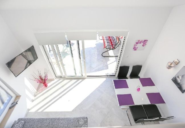 Appartement à Tribunj - Appartement dans Tribunj avec vue mer, Balcon, Climatisation, WIFI (4953-4) Appartement à Tribunj - Appartement dans Tribunj avec vue mer, Balcon, Climatisation, WIFI (4953-4)