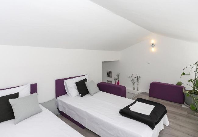 Appartement à Tribunj - Appartement dans Tribunj avec vue mer, Balcon, Climatisation, WIFI (4953-4) Appartement à Tribunj - Appartement dans Tribunj avec vue mer, Balcon, Climatisation, WIFI (4953-4)