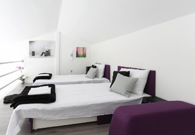 Appartement à Tribunj - Appartement dans Tribunj avec vue mer, Balcon, Climatisation, WIFI (4953-4) Appartement à Tribunj - Appartement dans Tribunj avec vue mer, Balcon, Climatisation, WIFI (4953-4)