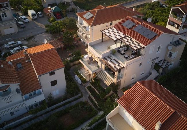 Appartement à Tribunj - Appartement dans Tribunj avec vue mer, Balcon, Climatisation, WIFI (4953-4) Appartement à Tribunj - Appartement dans Tribunj avec vue mer, Balcon, Climatisation, WIFI (4953-4)