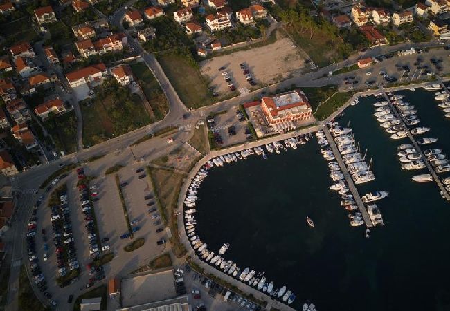 Appartement à Tribunj - Appartement dans Tribunj avec vue mer, Balcon, Climatisation, WIFI (4953-4) Appartement à Tribunj - Appartement dans Tribunj avec vue mer, Balcon, Climatisation, WIFI (4953-4)