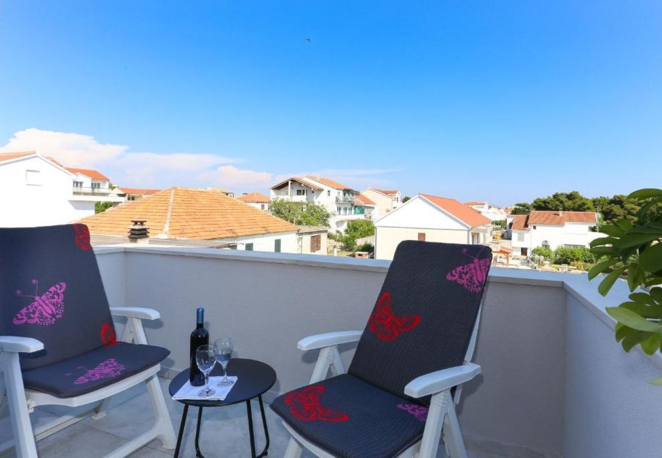 Appartement à Tribunj - Appartement dans Tribunj avec vue mer, Balcon, Climatisation, WIFI (4953-4)