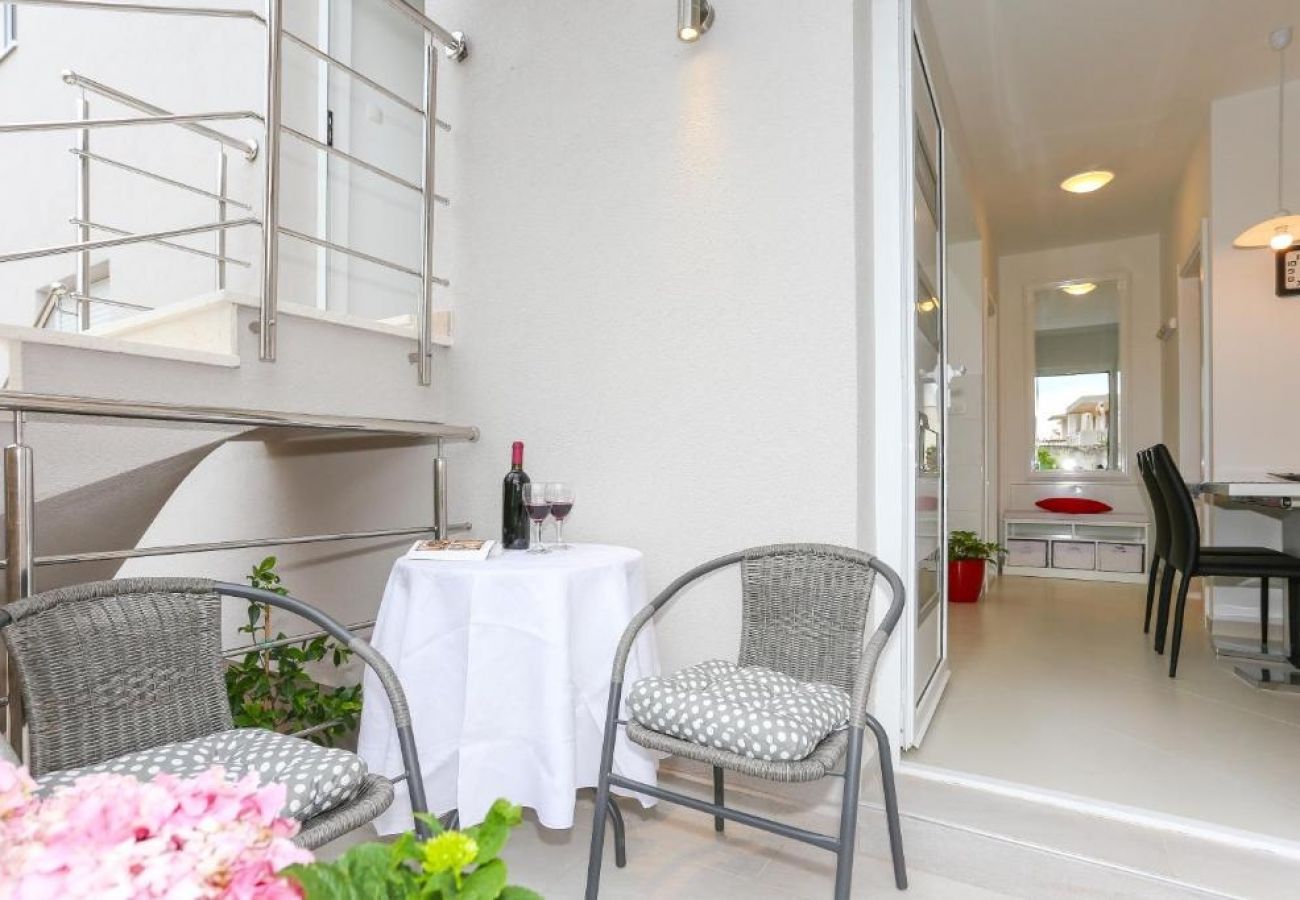 Appartement à Tribunj - Appartement dans Tribunj avec terrasse, Climatisation, WIFI (4953-1)