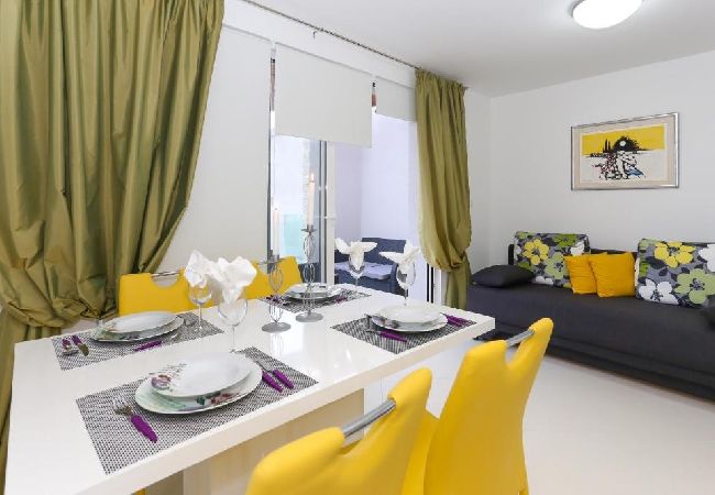 Appartement à Tribunj - Appartement dans Tribunj avec vue mer, Balcon, Climatisation, WIFI (4953-3) Appartement à Tribunj - Appartement dans Tribunj avec vue mer, Balcon, Climatisation, WIFI (4953-3)