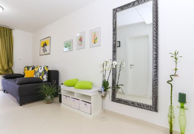 Appartement à Tribunj - Appartement dans Tribunj avec vue mer, Balcon, Climatisation, WIFI (4953-3) Appartement à Tribunj - Appartement dans Tribunj avec vue mer, Balcon, Climatisation, WIFI (4953-3)